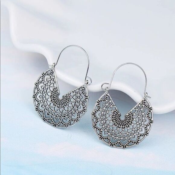 5 for $25 SILVER COLOR  EARNINGS - Picture 3 of 8